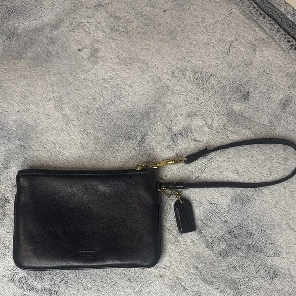 Coach Black Smooth Leather Wristlet - Vintage Y2K - Picture 1 of 9